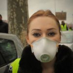 Gelbwesten-Aktivistin mit FFP3-Maske