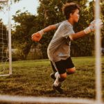 Ohne regionale Nachwuchsförderung ist der Amateurfußball bald Geschichte. Foto: Unsplash/Baylee Gramling