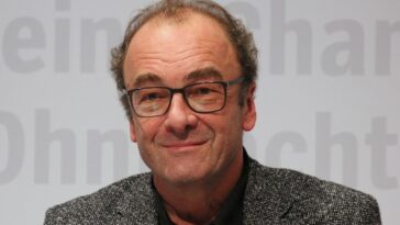 Robert Menasse hat Norbert Blümels Wahlkampfvideo kritisiert. Der reagiert wie gewohnt: Er versucht das Ganze in einer Erinnerungslücke zu vergraben und löscht das Posting. Bild: Wikicommons/Heike Huslage-Koch