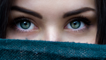 Opfer von Gewalt gegen Frauen sind nicht immer körperlich verletzt. Psychische Gewalt wird immer noch verharmlost. Foto: Unsplash/ Alexandru Zdrobău