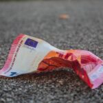 "Koste es was es wolle" gilt für die Bundesregierung bei Corona-Folgen. Für Arbeitslose gilt das offenbar nicht.. Foto: unsplash/imelda