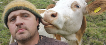 Beinahe hätte Christian BAchler seinen Bergerhof aufgeben müssen. Doch sein Engagement und eine ungleiche Allianz retteten den Bergbauernhof Foto: Facebook