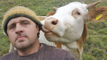 Beinahe hätte Christian BAchler seinen Bergerhof aufgeben müssen. Doch sein Engagement und eine ungleiche Allianz retteten den Bergbauernhof Foto: Facebook