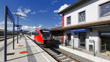 Die Koralmbahn verbindet ab 2025 Graz und Klagenfurt in nur 45 Minuten. Für den Güterverkehr soll eine eigene Trasse abseits bewohnter Gebiete entstehen. Doch die ÖVP will auch die rollende Landstraße durch Gemeinden führen. Foto: ÖBB/Chris Zenz