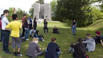 Salzburger Schülerinnen und Schüler besuchen kostenlos die Gedenkstätte Mauthausen. Bild: Mauthausen Komitee