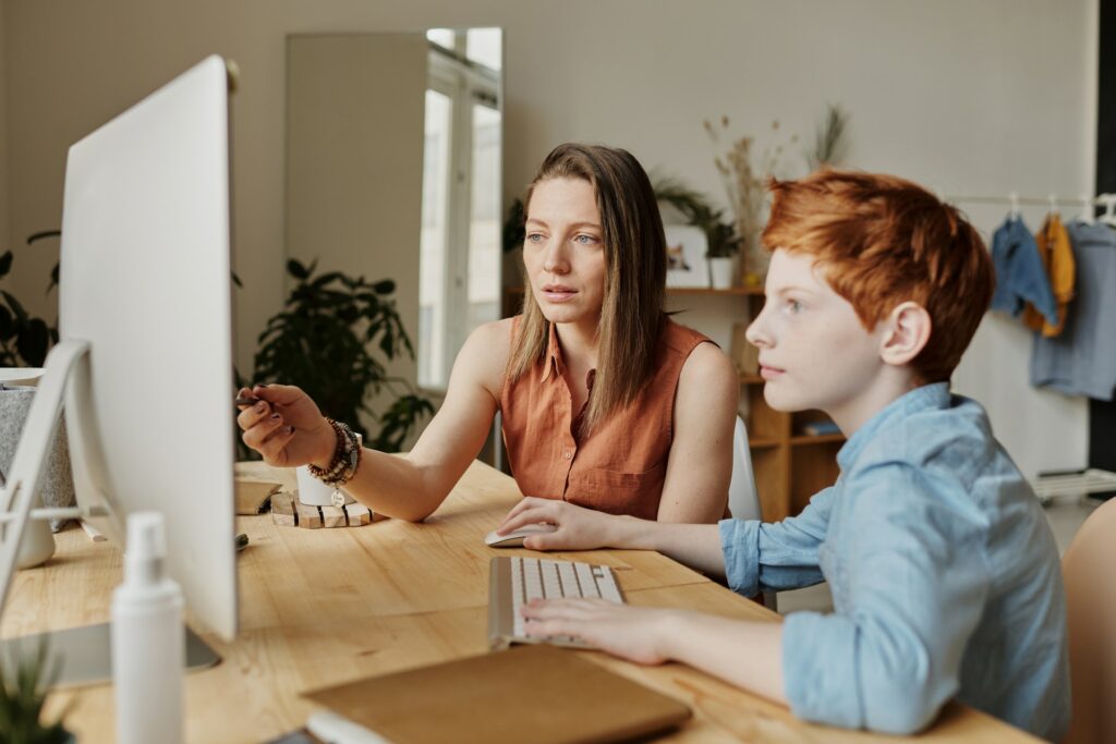 Frauen haben es in der Krise besonders schwer, etwa wegen dem Zusatzaufwand beim Home Schooling.