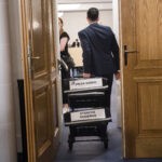 Akten werden zum Untersuchungsausschuss gebracht