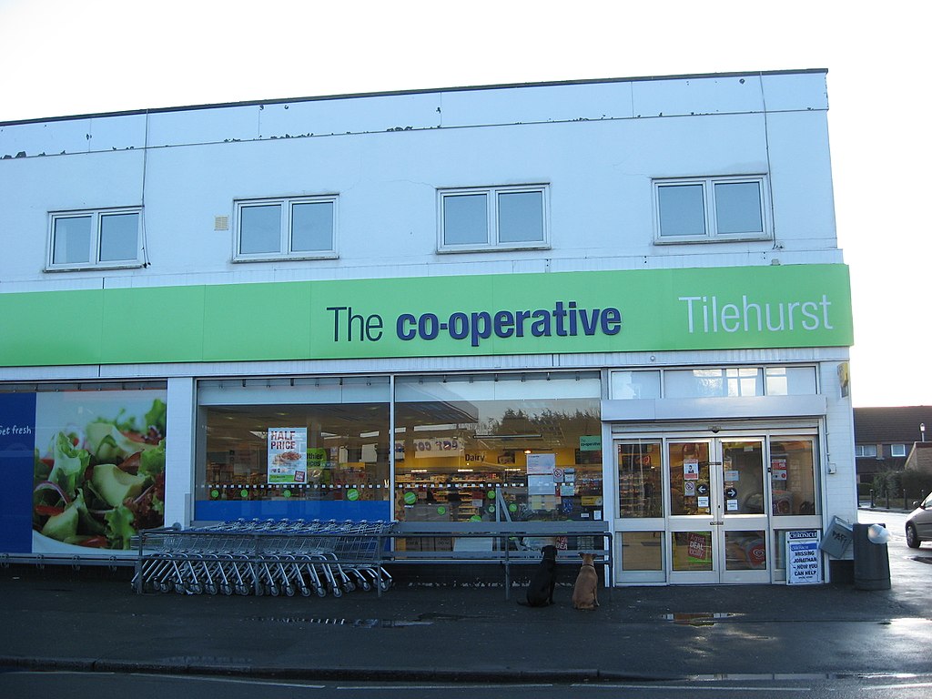 Heute heißt die Genossenschaft aus Rochdale „The Co-operative Group“ und betreibt 2.500 Filialen.