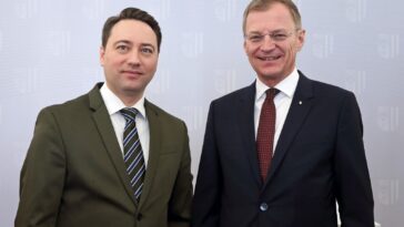 Thomas Stelzer und Manfred Haimbuchner präsentieren ihr Regierungsprogramm für OÖ