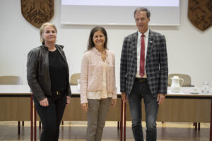 AMS Stellenleiterin Sigrid Lammer-Wurzer, Soziallandesrätin Doris Kampus und Kapfenbergs Bürgermeister Friedrich Kratzer (von links) bei der Präsentation des "REACT" Projekts.