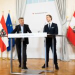 Werner Kogler und Gernot Blümel präsentieren Details zur Steuerreform. Für die Menschen im Burgenland wird sie viel kosten. Foto: BKA/Christopher Dunker