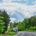 Die allgemeine LKW-Maut soll dafür sorgen, dass LKW nicht mehr auf Landstraßen und durch Wohngebiete die Autobahnmaut "umfahren". Doch die ÖVP blockiert. Foto: Pixabay