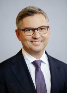 ÖVP-Finanzminister Magnus Brunner will die Steuer auf Aktien-Gewinne in Österreich abschaffen.