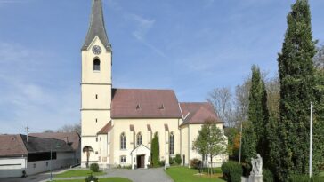 Im beschaulichen Regau in OÖ soll die ganze Familie eines ÖVP-Gemeinderates Corona-Genesungszertifikate gefälscht haben.