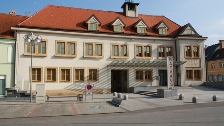 Rathaus von Traiskirchen Heizkostenzuschuss