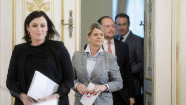 Ex-Landwirtschaftsministerin Köstinger und Verteidigungsministerin Tanner