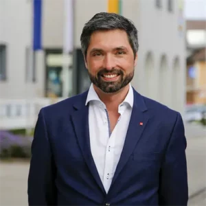 Vöcklabrucks Bürgermeister Peter Schobesberger will die Vöckla-Ager-Region mit Wasserstoff zur "größten erneuerbaren Batterie Europas" machen.