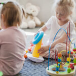 Kärnten Kinderstipendium: Kinder spielen in einer Tageskrippe