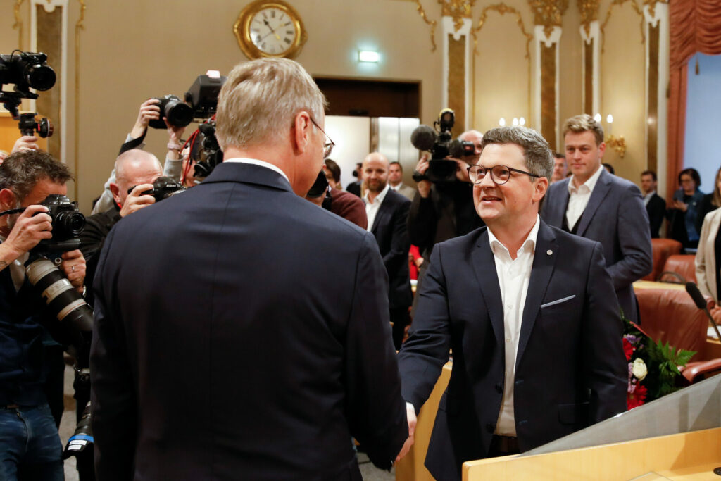 Landesrat Michael Lindner bei seiner Angelobung im Landtag.