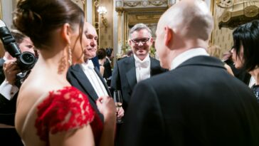 Finanzminister Magnus Brunner am Opernball höhere Löhne