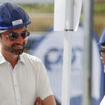 Bürgermeister Peter Schobesberger (Vöcklabruck) (links) und Bürgermeister Johann Kirchberger (Timelkam) bei der Besichtigung des RAG Wasserstoffspeichers// Bild: SPÖ Vöcklabruck