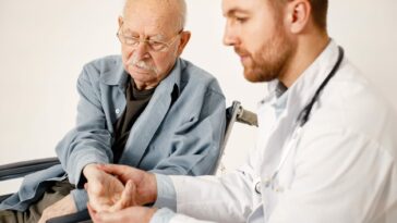 Image by prostooleh on Freepik, Oberösterreich Pflegekräftemangel