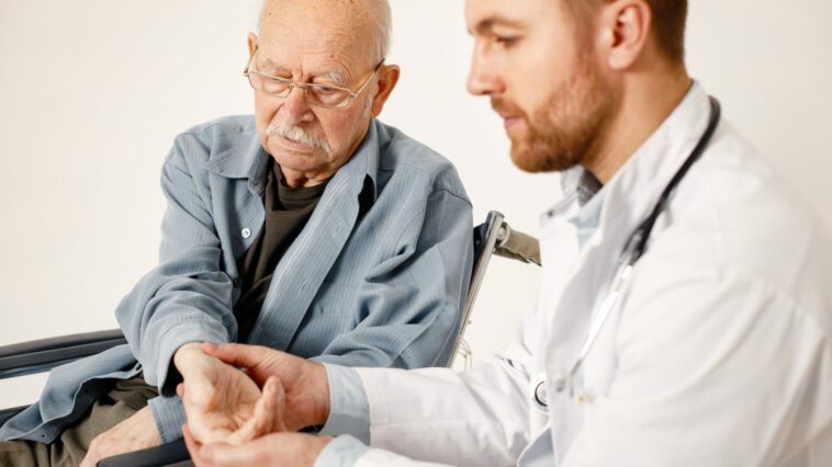 Image by prostooleh on Freepik, Oberösterreich Pflegekräftemangel