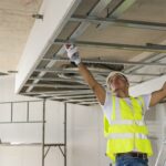 Die Geschichte der Zeitarbeit und Leiharbeit geht bis in die 40er-Jahre zurück. Heutige Leiharbeiter werden nach wie vor oft ausgebeutet - sei es am Bau oder in anderen Branchen.