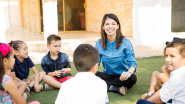 Image by tonodiaz on Freepik kindergarten lohn pädagogin