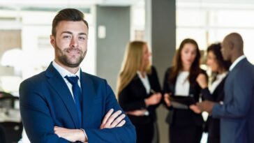 EVN- Vorstandsgehalt, Manager, Image by javi_indy on Freepik