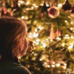 Das sind die durchschnittlichen Kosten für Weihnachten im Jahr 2023// Bild: unsplash/Greg Rosenke