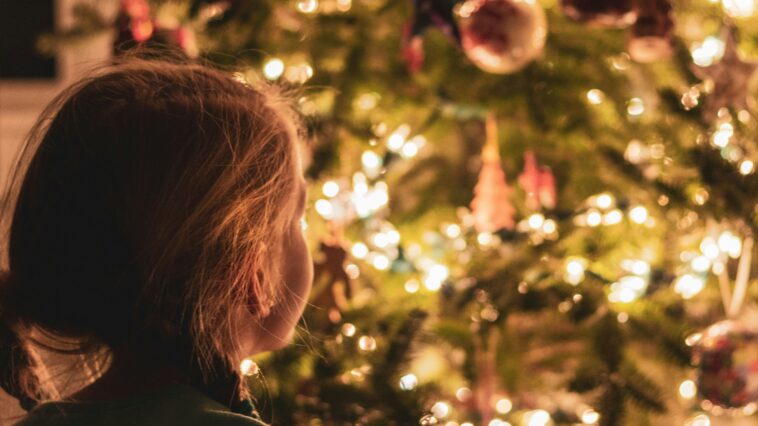 Das sind die durchschnittlichen Kosten für Weihnachten im Jahr 2023// Bild: unsplash/Greg Rosenke