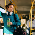 Bis 2030 will das Burgenland Klimaneutral sein. Dazu gehört auch ein massiver Öffi Ausbau. // Image by Drazen Zigic on Freepik