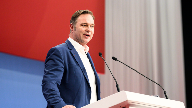 SPÖ-Chef Andreas Babler will, dass sozialer Wohnbau in die Verfassung kommt. Bild: SPÖ / Visnjic