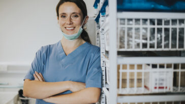 Höhere gehälter sollen die Pflege im Burgenland attraktiver machen. // fotocredit: Image by rawpixel.com on Freepik