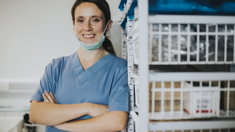 Höhere gehälter sollen die Pflege im Burgenland attraktiver machen. // fotocredit: Image by rawpixel.com on Freepik