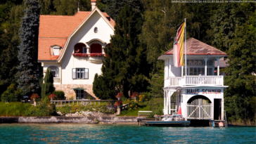 Johann Jaritz / CC BY-SA 4.0, CC BY-SA 4.0 , via Wikimedia Commons Pörtschach Grundstücksdeal