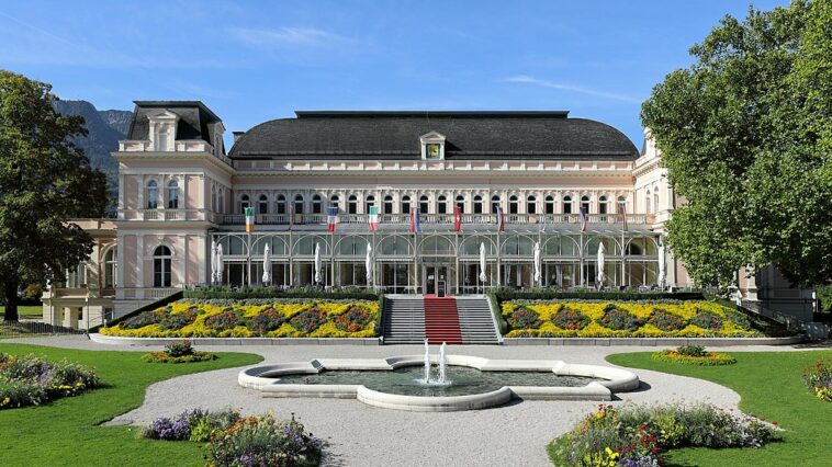 Bad Ischl Hotspot; Das Kongress- und Theaterhaus im Sonnenschein