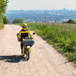 Das Gehalt als Briefträger könnte besser sein.