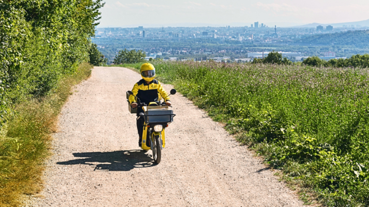 Das Gehalt als Briefträger könnte besser sein.