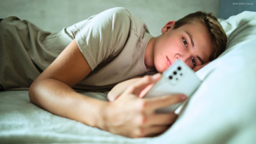 Ob Cybermobbing oder Social Media-Sucht - der Handyführerschein soll Kindern und Jugendlichen helfen einen gesunden Umgang mit dem Smartphone zu erlernen und vor Gefahren im Netz geschützt zu sein.