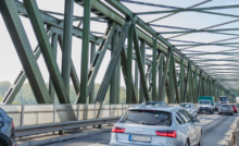 Donaubrücke Mauthausen Verkehr Autos
