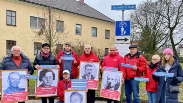 Demonstration gegen den Dollfuß-Platz in Mank in Niederösterreich