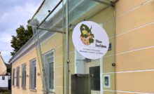 Eingang Dorfdinos Stixneusiedl Trautmannsdorf