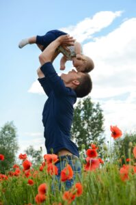 Vater Kind Vatertag Mohnfeld