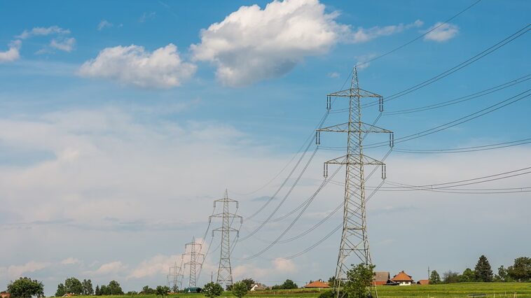Stromleitung Starkstrom Kärnten bei Arnoldstein Villach