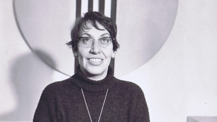 Das Pressebild zur Ausstellung "Christa Hauer. Künstlerin. Galeristin. Aktivistin" in der Landesgalerie Niederösterreich ist ein Porträt von Christa Hauer.