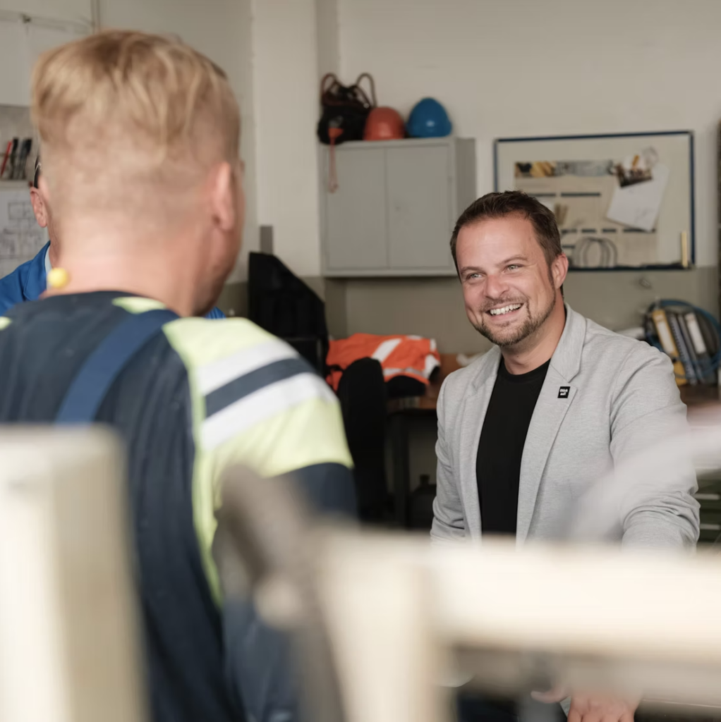 Bernhard Höfler kennt die Arbeitsbedingungen freier Dienstnehmer:innen sehr gut.