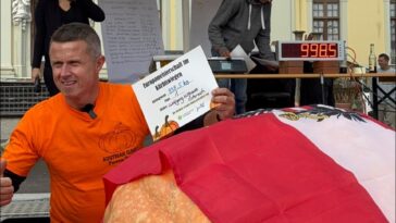 Nittnaus mit seinem Riesenkürbis