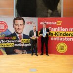 Hergovich und Weninger bei Plakatenthüllung des NÖ-Plans.